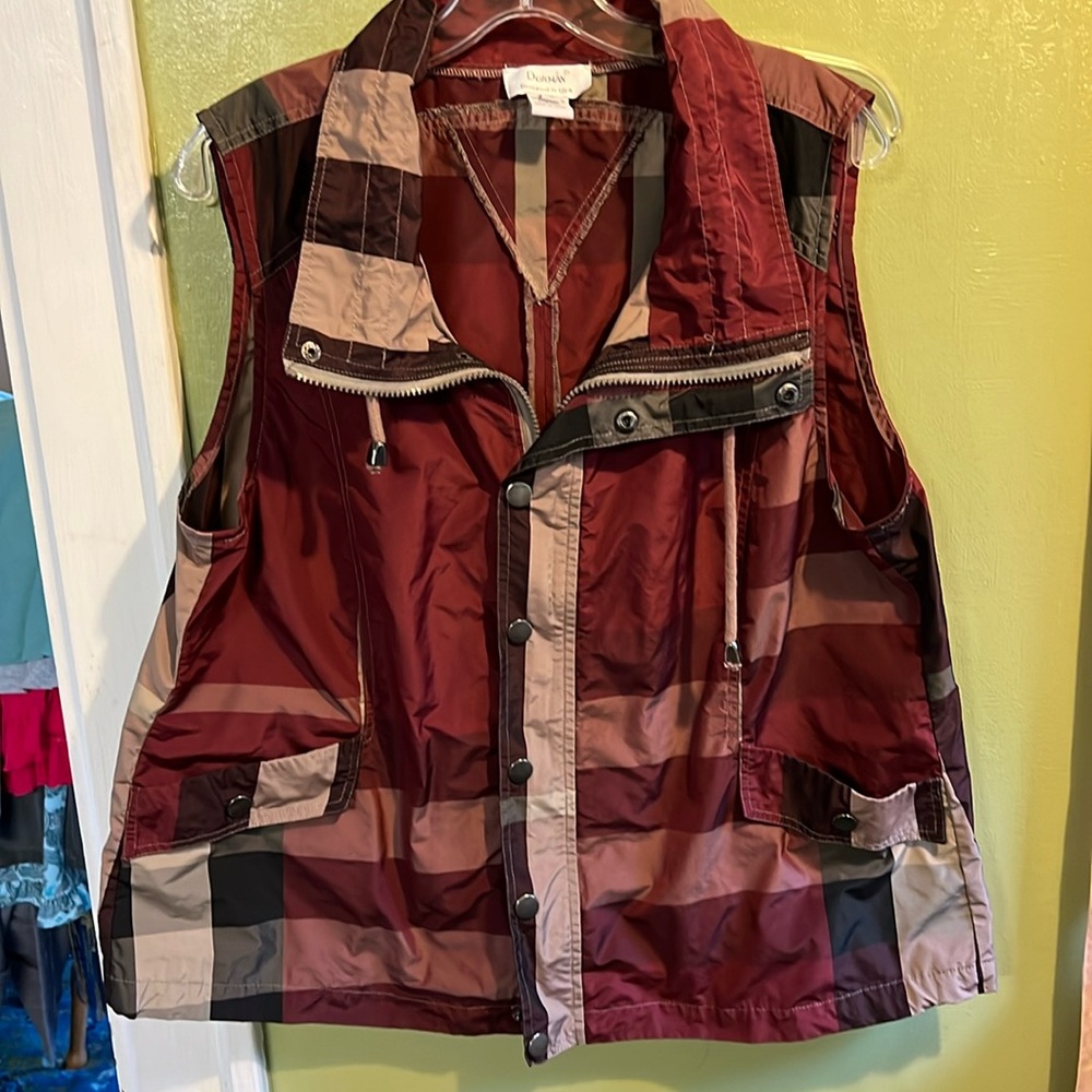 Dorman 100% polyester plaid vest.  Medium